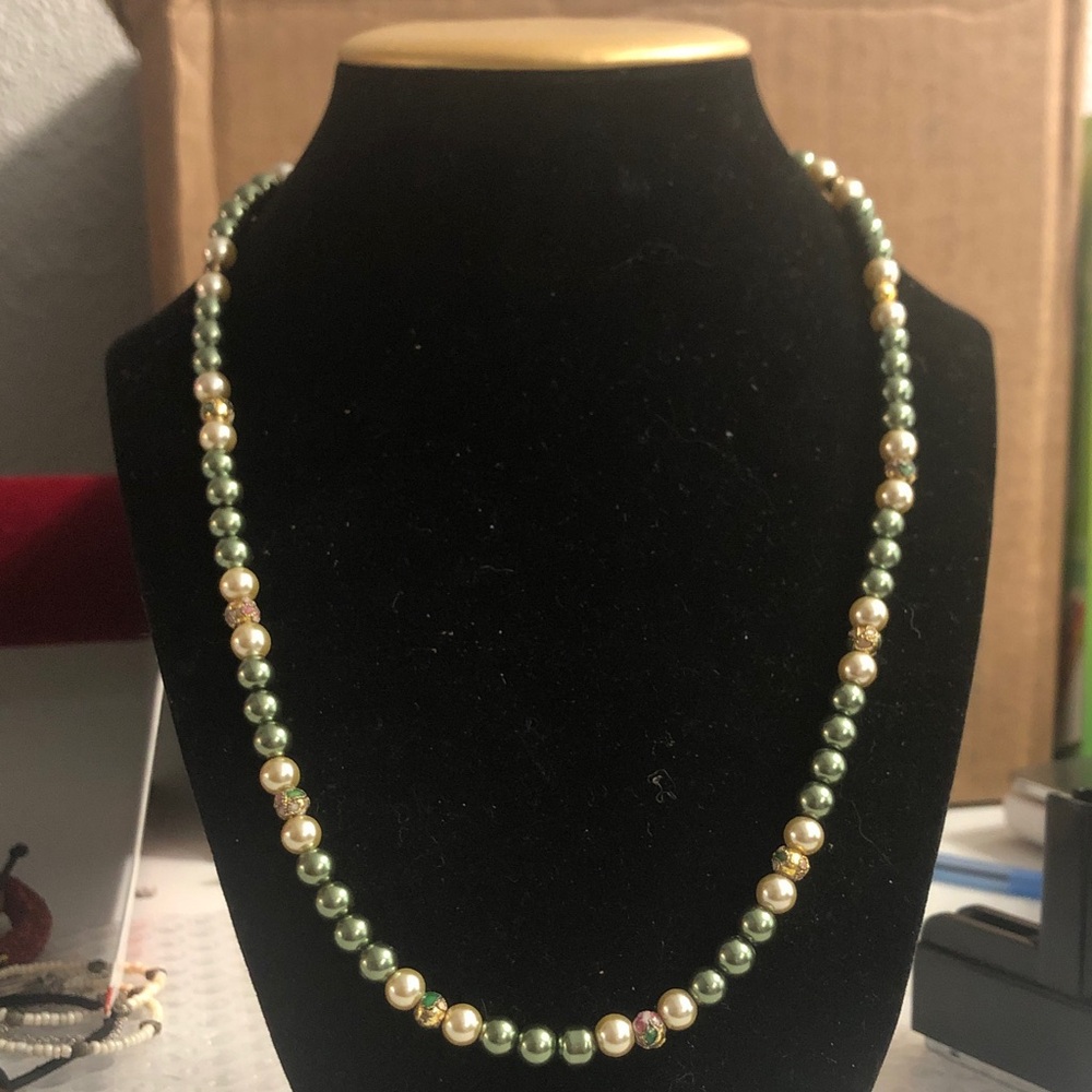 Chic Green and Gold Beaded Necklace
